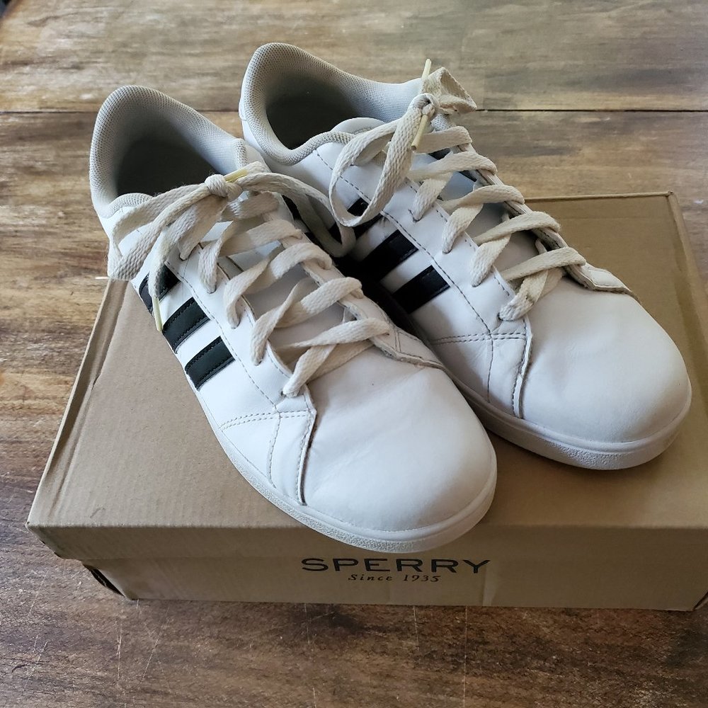 Youth Adidas Baseline White w/ Black Stripe 5 1/2 - Picture 2 of 6